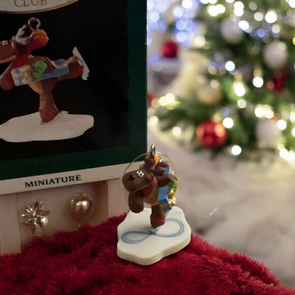 Hallmark Keepsake Miniature Ornament Keepsake Collectors Club skating moose 1995 - Picture 2 of 5